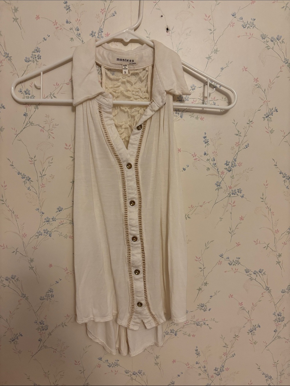Monteau Cream Sleeveless Button-Down Lace-Back Blouse
